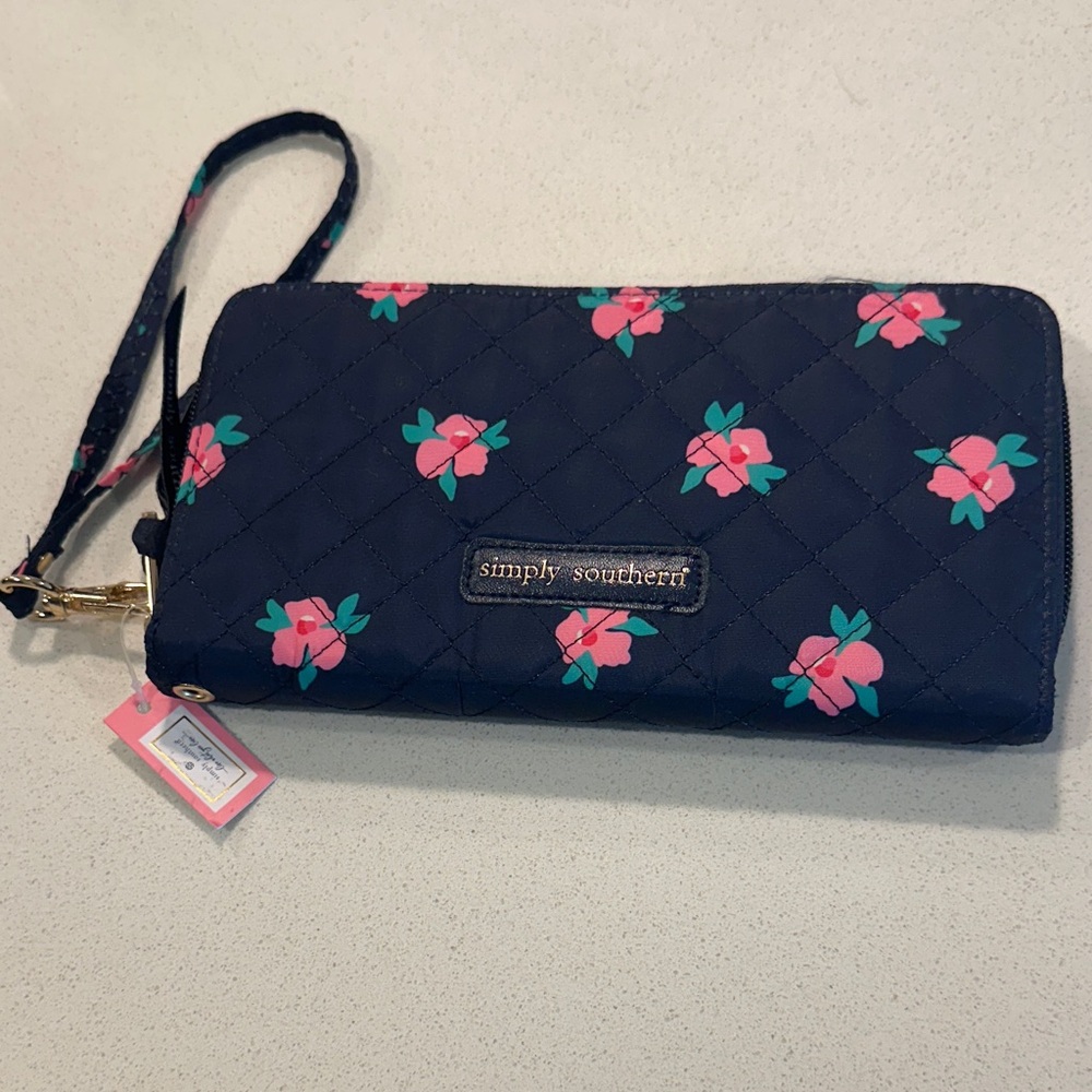 New with tags! Simply Southern Quilted Navy and Pink Floral Wristlet
